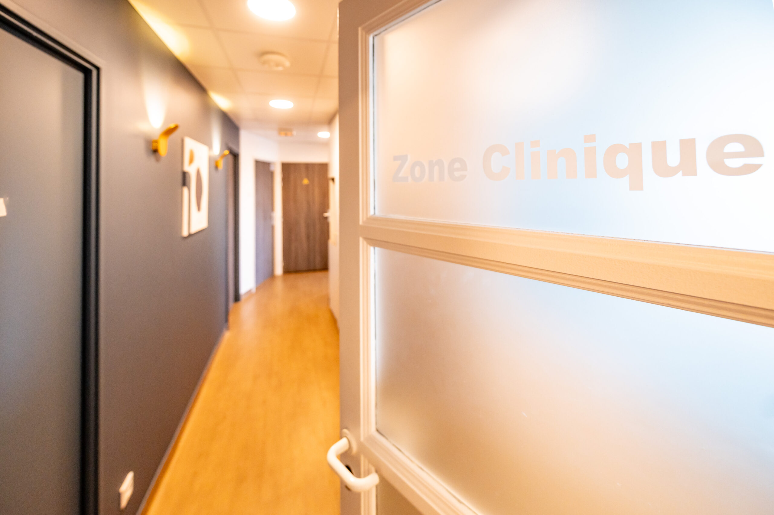 Centre dentaire couloir zone clinique